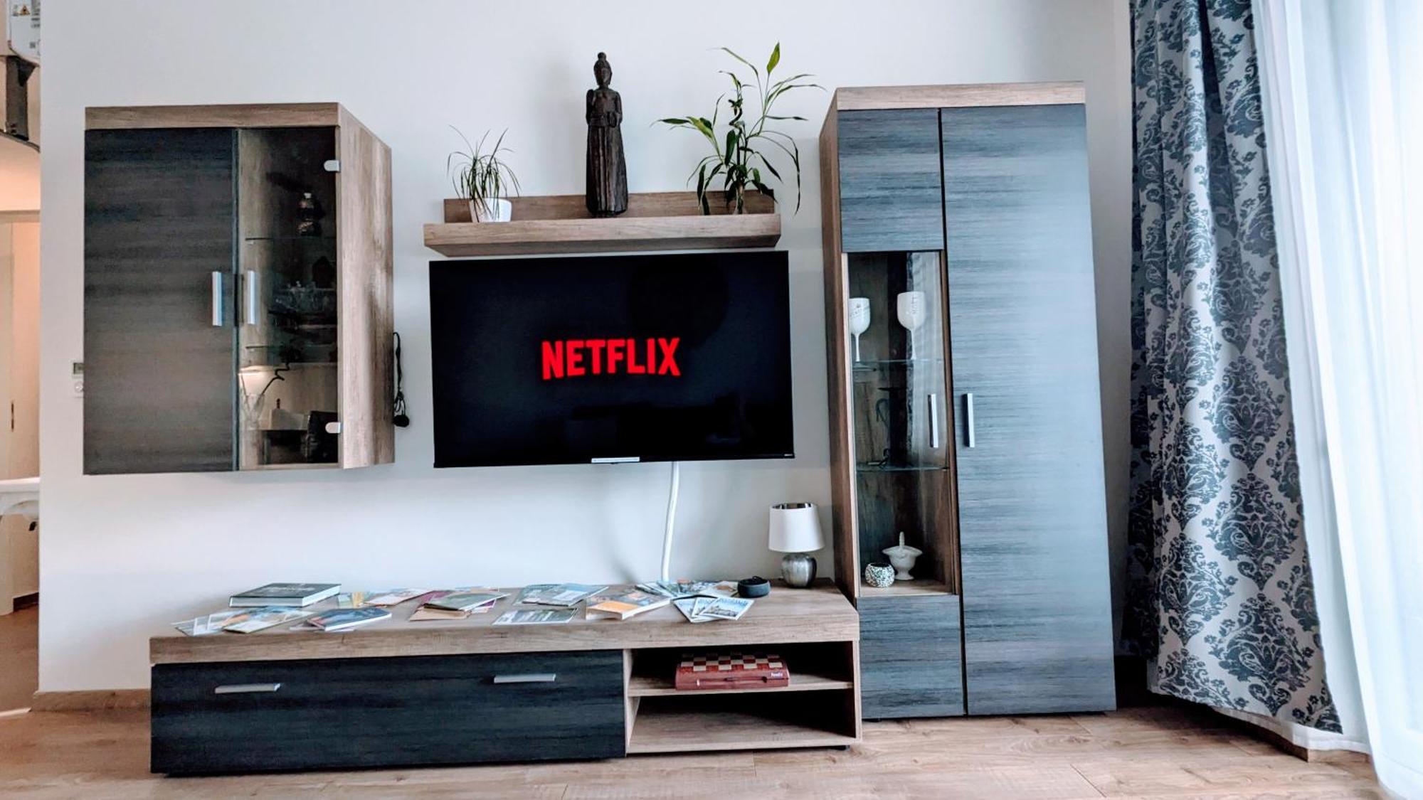 E2 Luxury Oldtown Apt - 2X Parking, Foodstore, Pcscreen, Netflix, Unlimited Music, Crib, Babychair, Fastwifi, Aircon Košice Exteriér fotografie