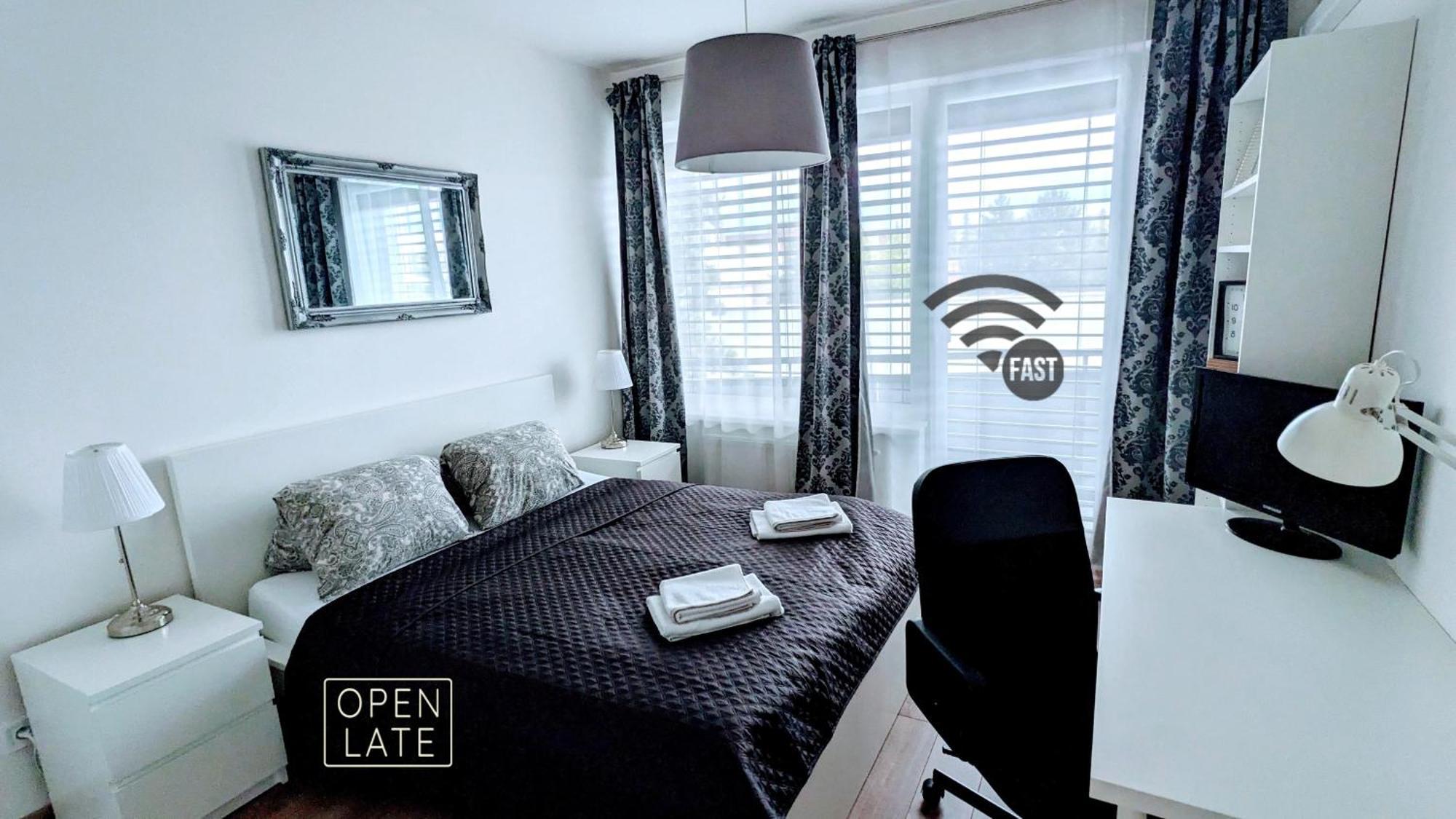 E2 Luxury Oldtown Apt - 2X Parking, Foodstore, Pcscreen, Netflix, Unlimited Music, Crib, Babychair, Fastwifi, Aircon Košice Exteriér fotografie