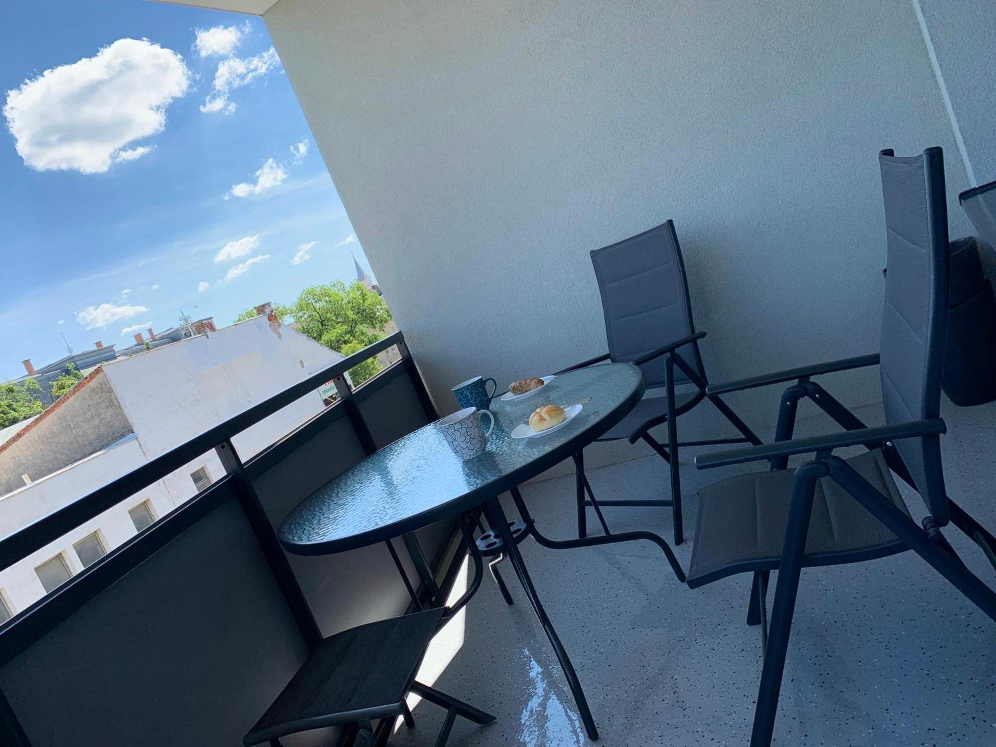 E2 Luxury Oldtown Apt - 2X Parking, Foodstore, Pcscreen, Netflix, Unlimited Music, Crib, Babychair, Fastwifi, Aircon Košice Exteriér fotografie